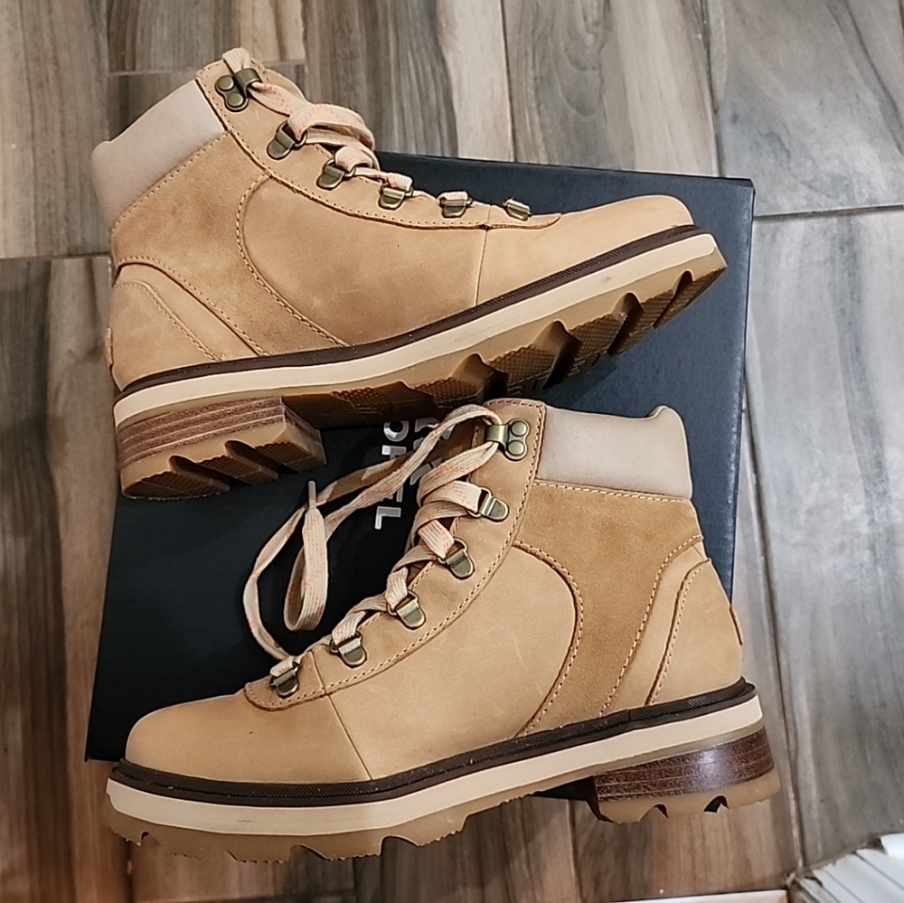 Sorel Tan Ankle Boots - Picture 5 of 12